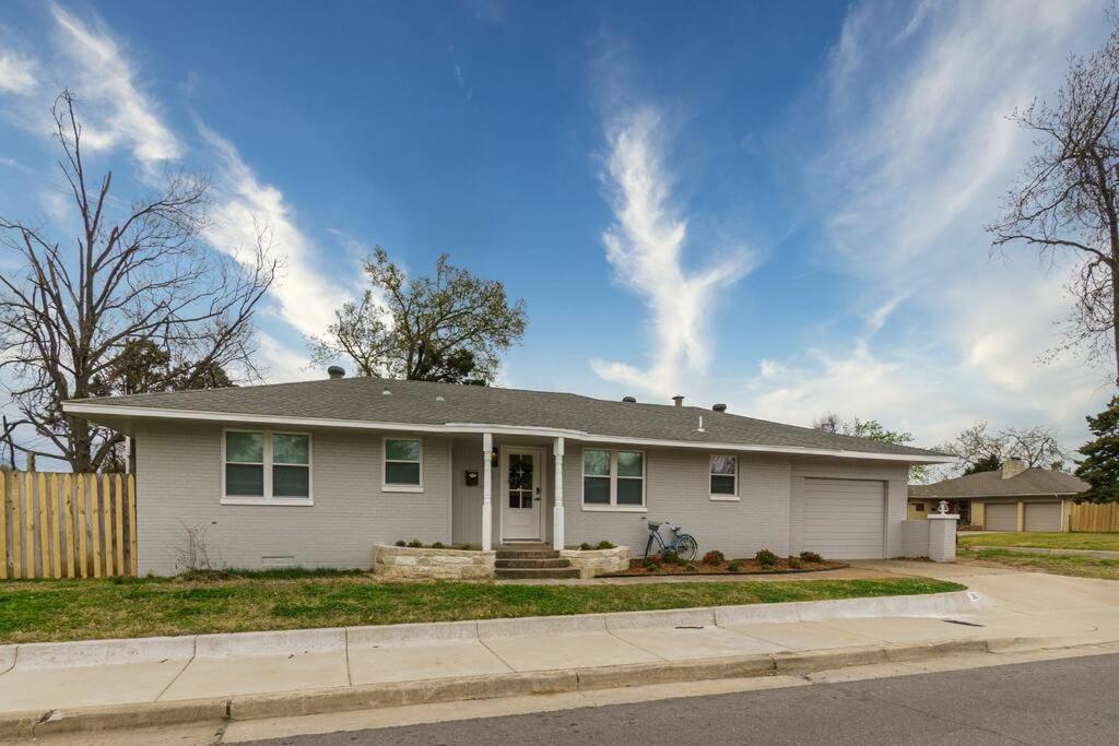 3 BR Newly Remodeled Home With Farm Style Decor photo 1