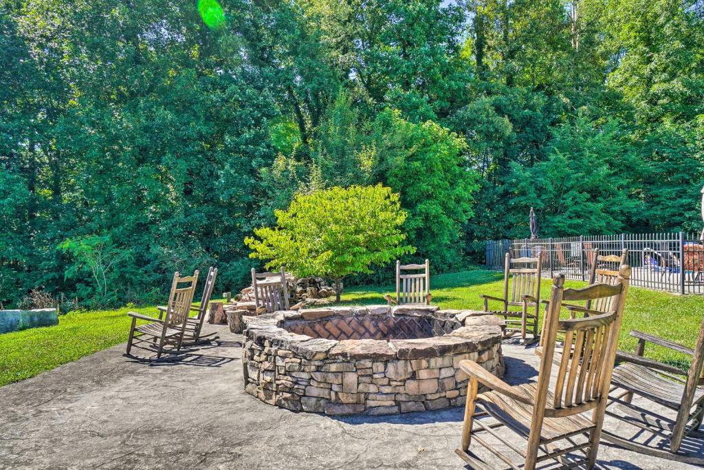 Cozy Townsend Condo, Resort-Style Amenities! photo 1