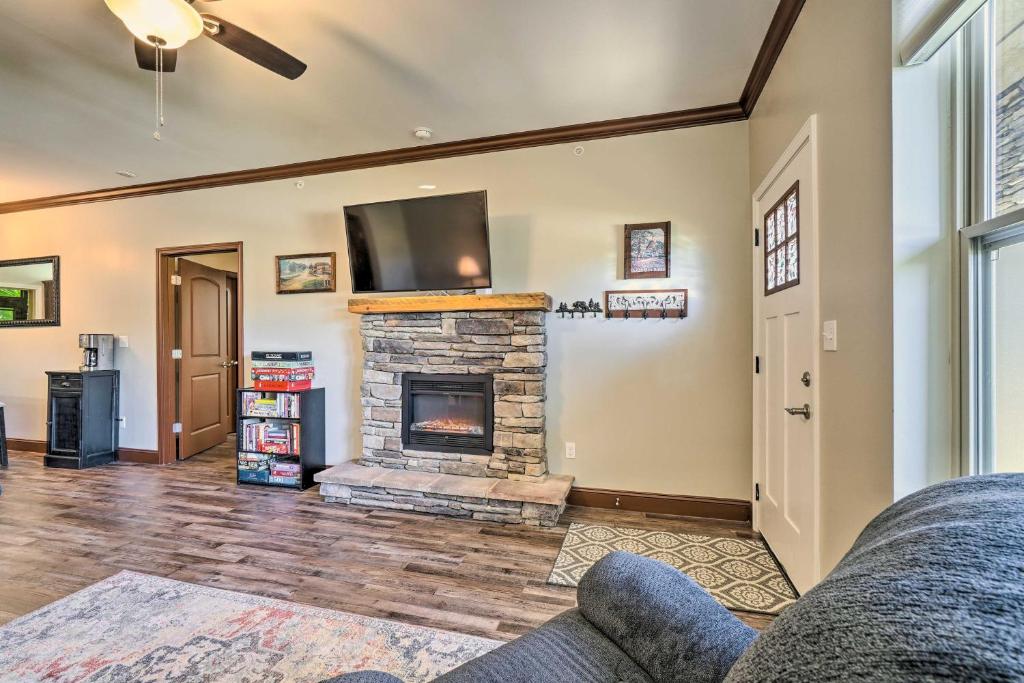 Cozy Townsend Condo, Resort-Style Amenities! photo 3