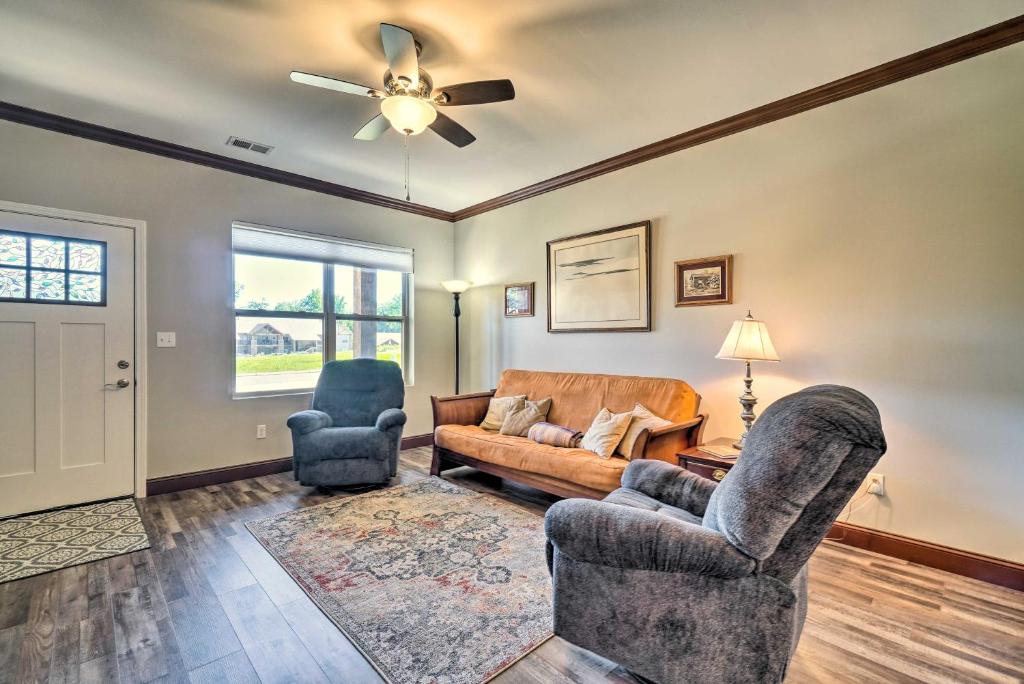 Cozy Townsend Condo, Resort-Style Amenities! photo 4