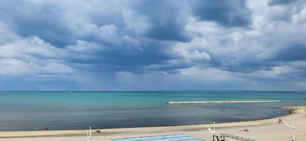Le Catamaran 1France Renovated Studio cabin small sea view 100m beach photo 4