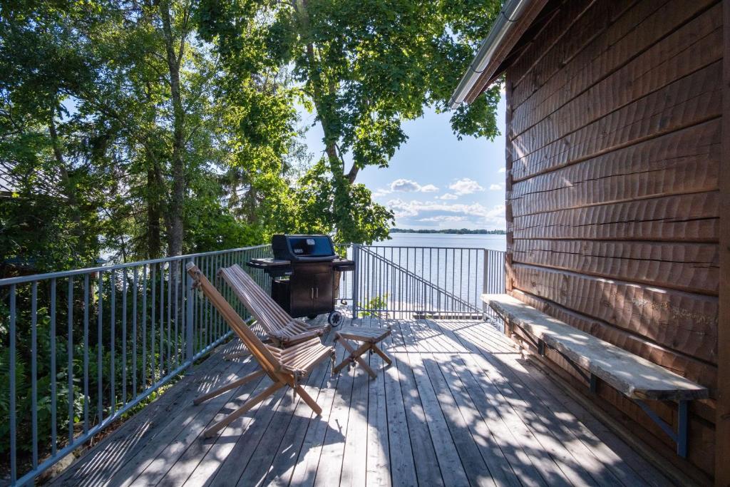 Stunning 7bed Lake & Beach House w/ Pier & Sauna photo 4