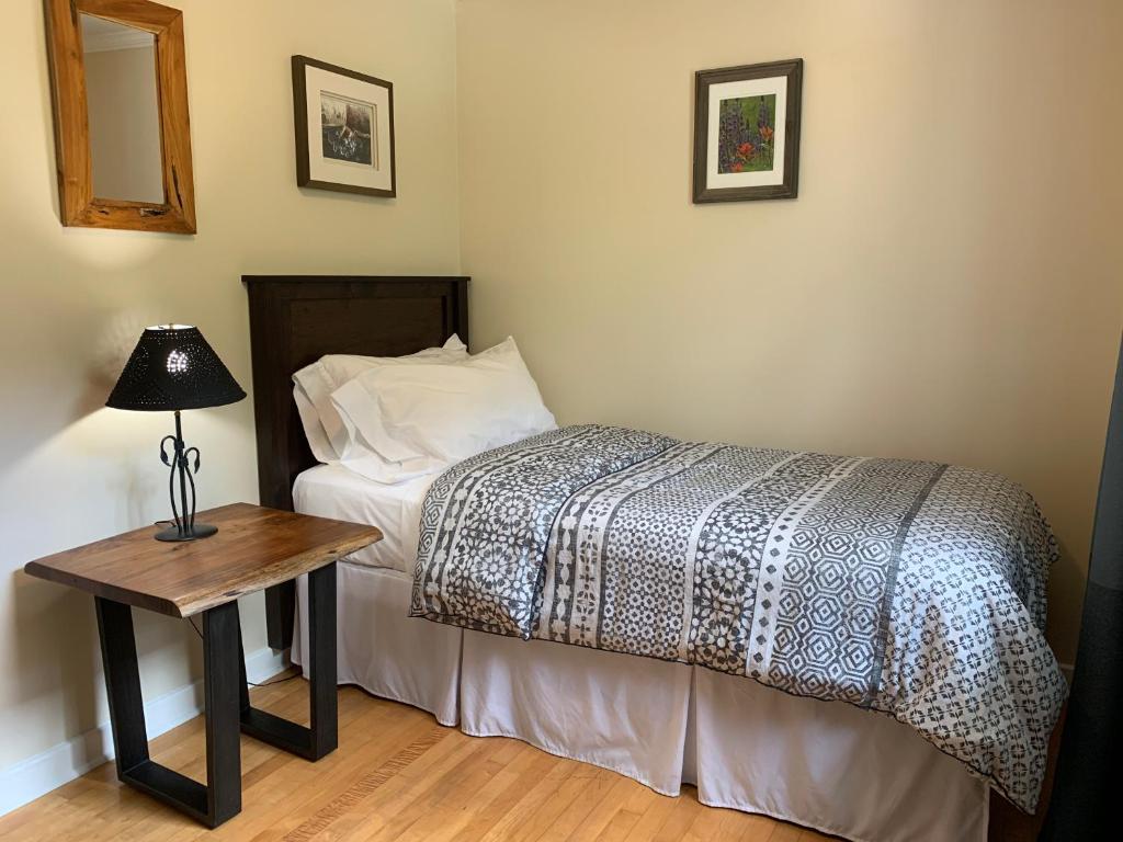 Canadian Rockies Inn - Adults only photo 4