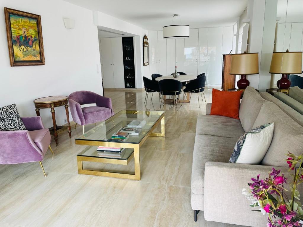 Appartement privé vue mer Cannes centre Gray d'Albion - Tap to explore photos