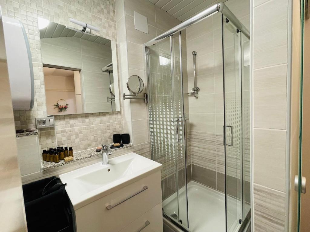 Vanadium house photo 3