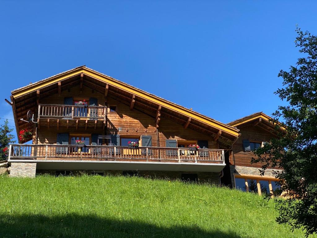 Chalet de l'Ours : 4 étoiles-spa-proche des pistes photo 2