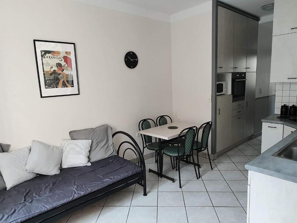 Appartement au n°1 centre d'Avranches photo 2