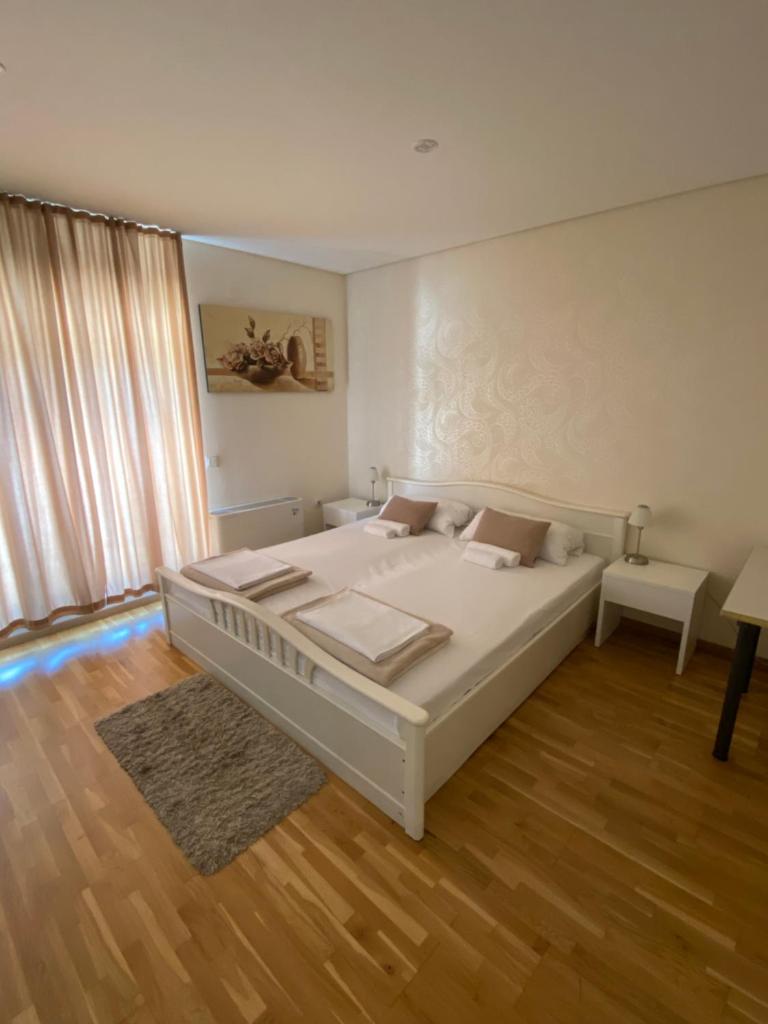 B&B Alex18