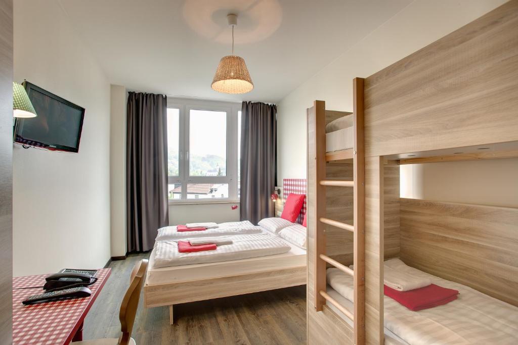 Четырехместный (Четырехместный номер), MEININGER Hotel Salzburg City Center