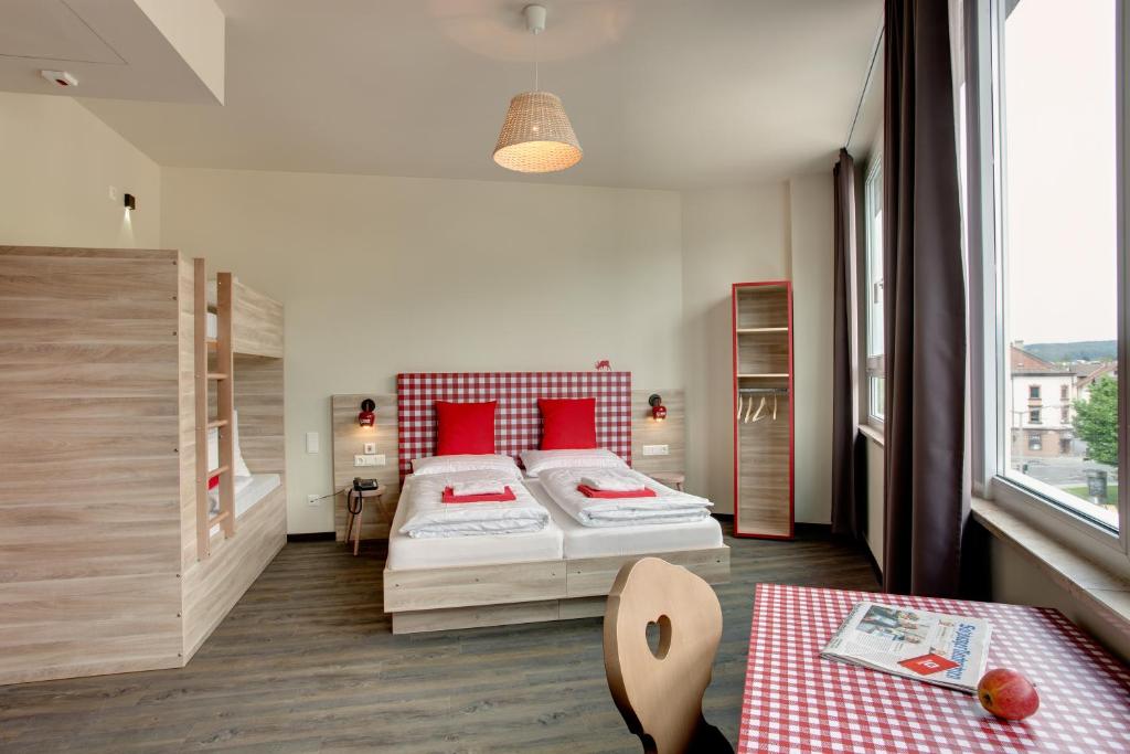 Четырехместный (Четырехместный номер), MEININGER Hotel Salzburg City Center