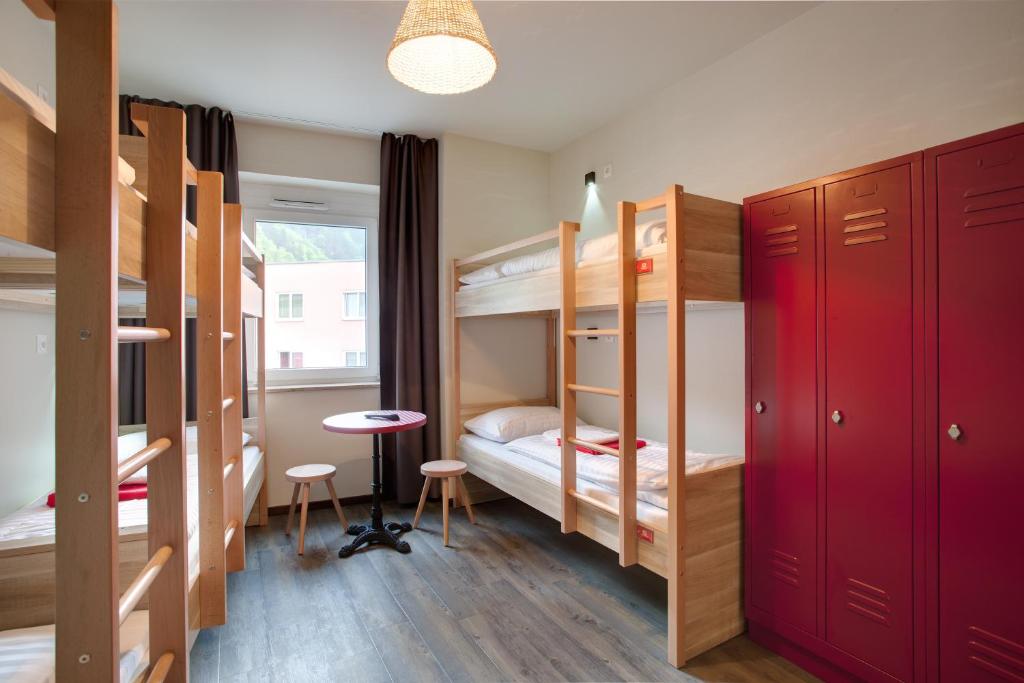 Семейный (Номер с 6 кроватями), MEININGER Hotel Salzburg City Center