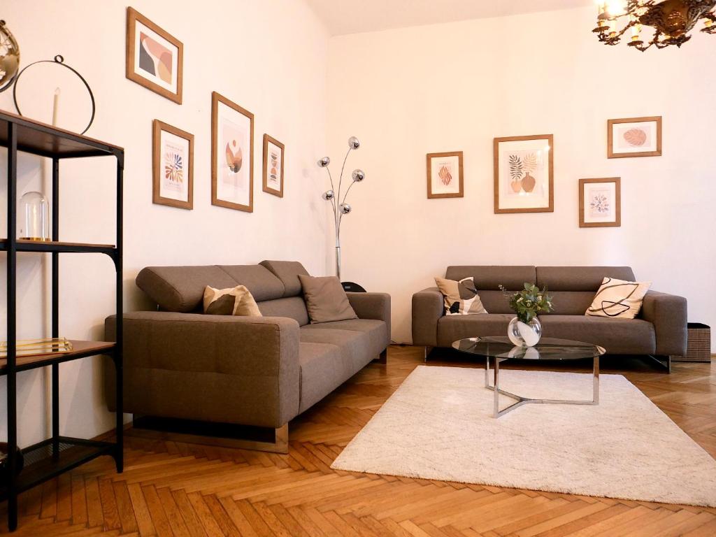 Contemporary City Apartment Váci Utca - Tap to explore photos