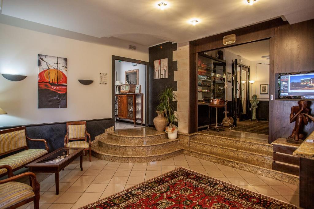 Mannu Hotel photo 4