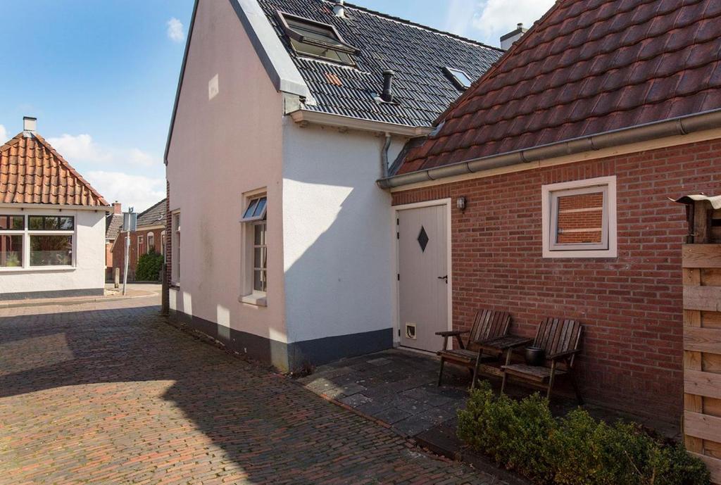Karakteristiek huis in centrum Winsum met nieuwe badkamer photo 4