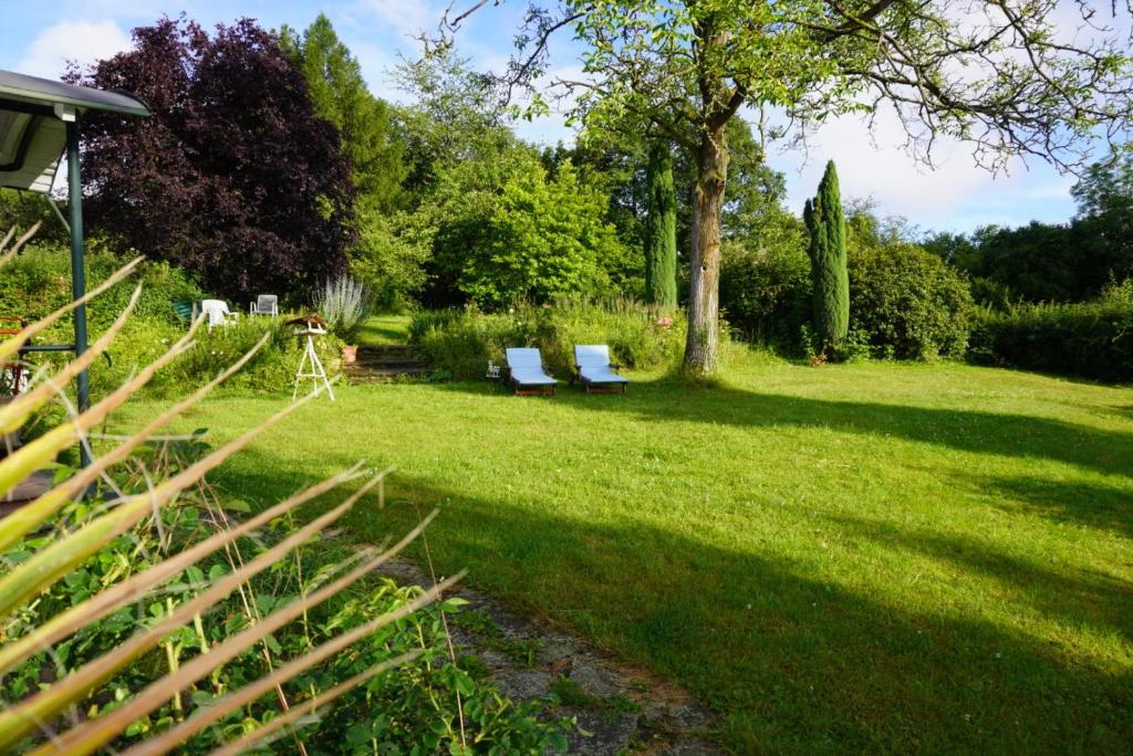 Grüne Wohlfühloase mit einmaliger Aussicht photo 1