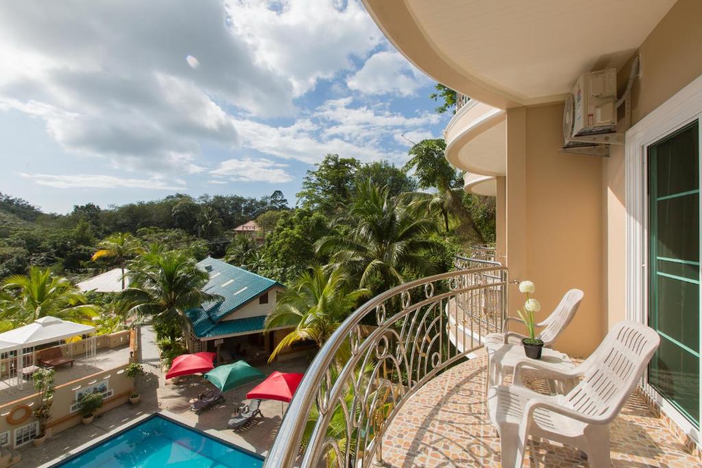 Апартаменты (Апартаменты с балконом (для 2 взрослых)), Patong Rai Rum Yen Resort