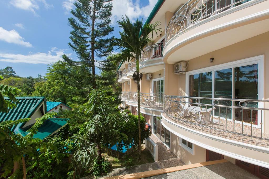 Апартаменты (Апартаменты с балконом (для 2 взрослых)), Patong Rai Rum Yen Resort