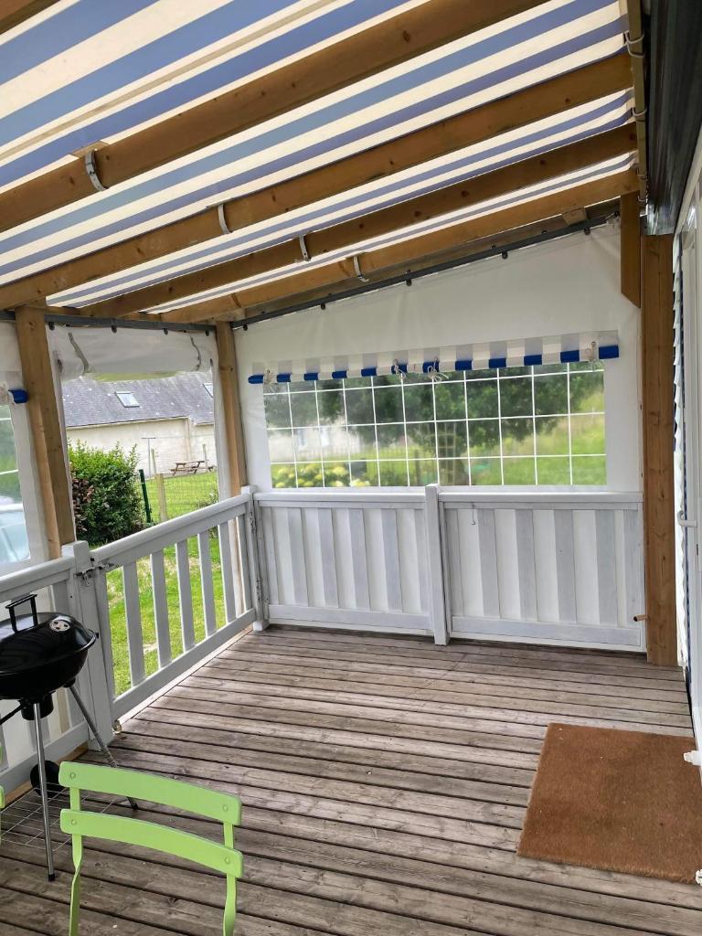 Mobil-home 4/6 Personnes , terrasse couverte ,piscine chauffée . photo 1