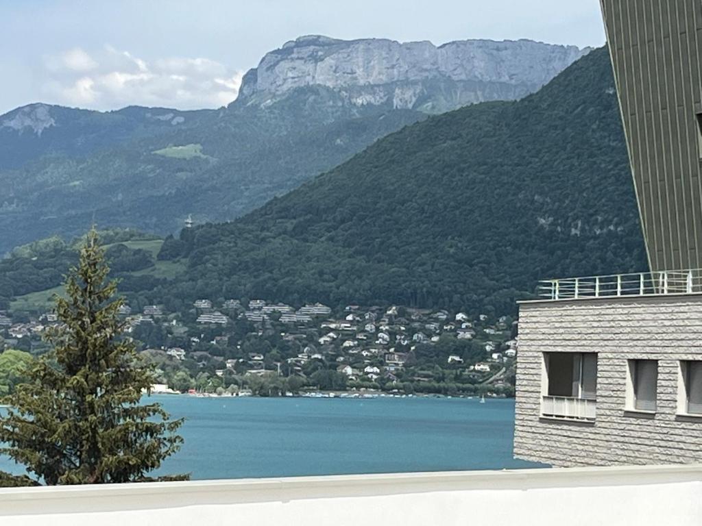 LAKE HOME