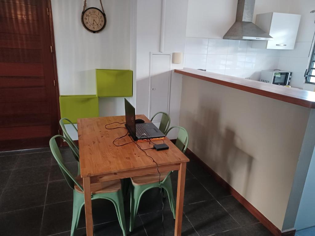 Hibiscus Standing- Appartement 2 chambres Cosy- Cuisine équipée- CLIM- WIFI-NETFLIX photo 3