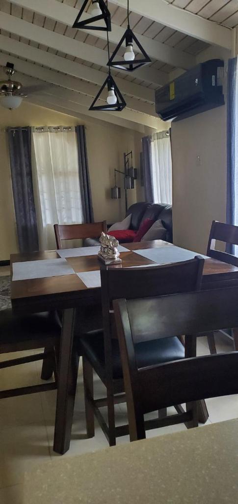 Hillside Sunrise, 2 Bed 2 Bath in Gated Community, close to beach, food, clubs & shopping Free Parking, Free Wi-Fi photo 1
