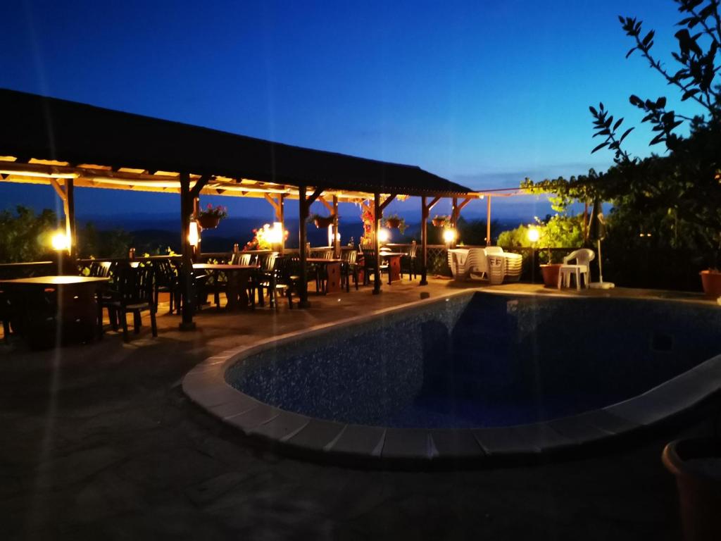 Family Hotel Arbanashka Sreshta photo 3