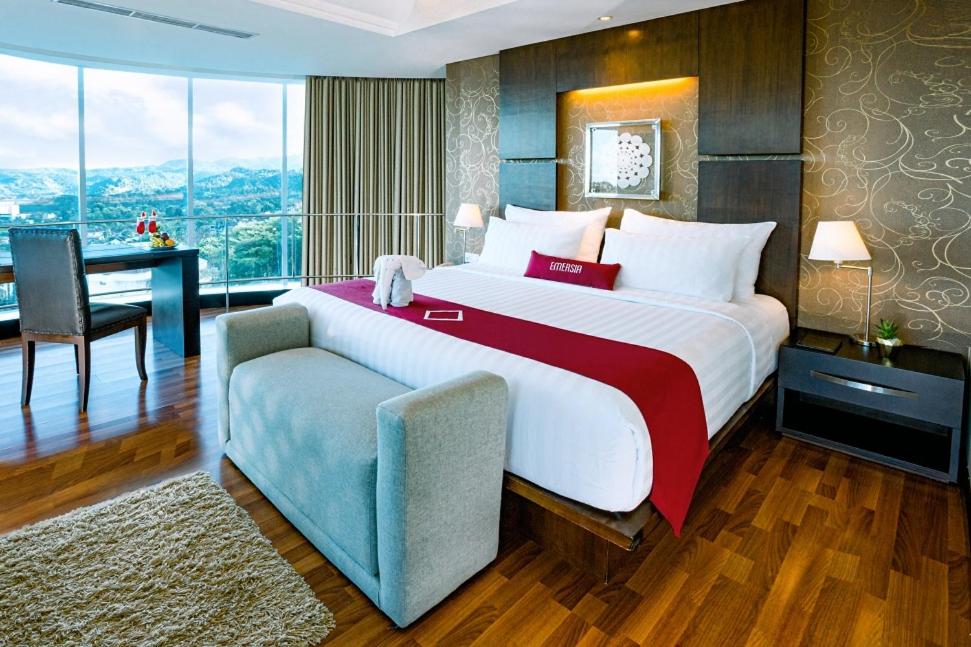 Emersia Hotel & Resort - Tap to explore photos