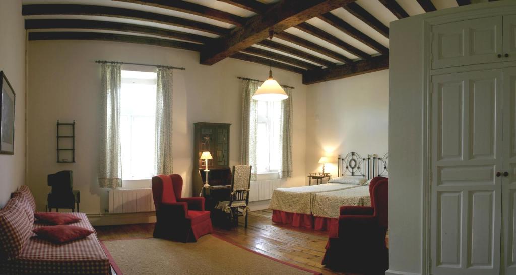 Hotel Casona El Arral - Tap to explore photos