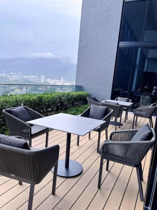 13a-Georgetown Beacon Executive Suites #Infinity Pool photo 4