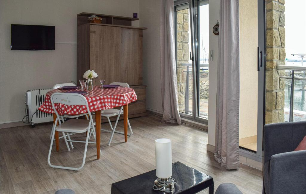 Beautiful Apartment In Saint Cast Le Guildo With Kitchen photo 4