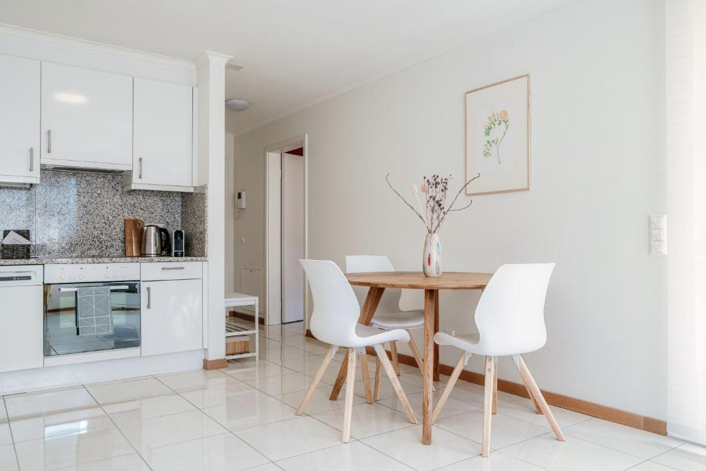 Minusio Apartment by Quokka 360 - bright and modern flat with balcony photo 2