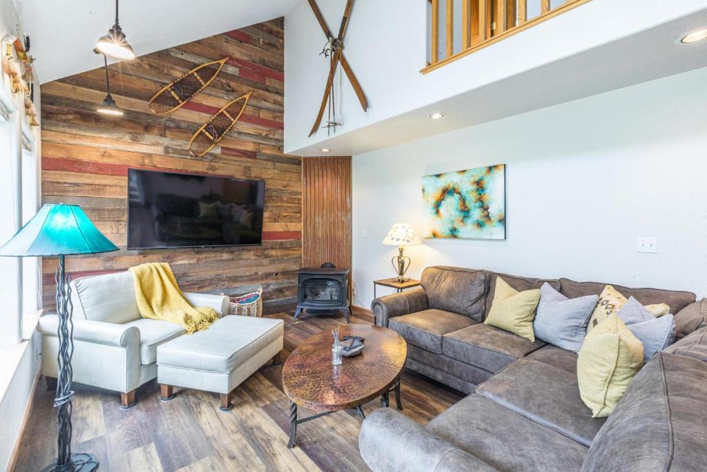 1486 Oak- Grandview photo 1