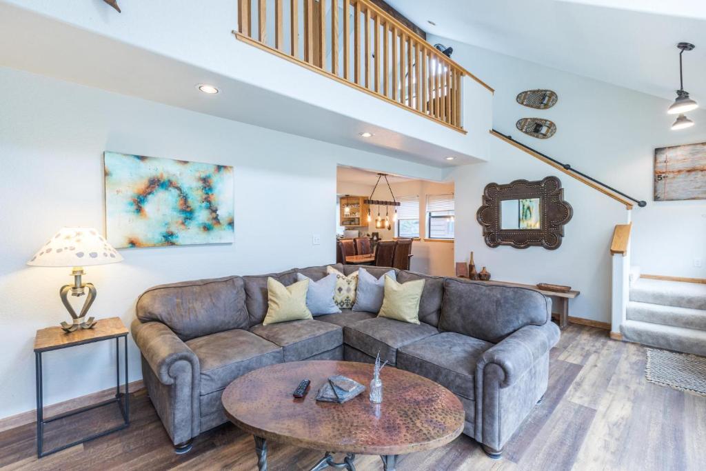 1486 Oak- Grandview photo 2
