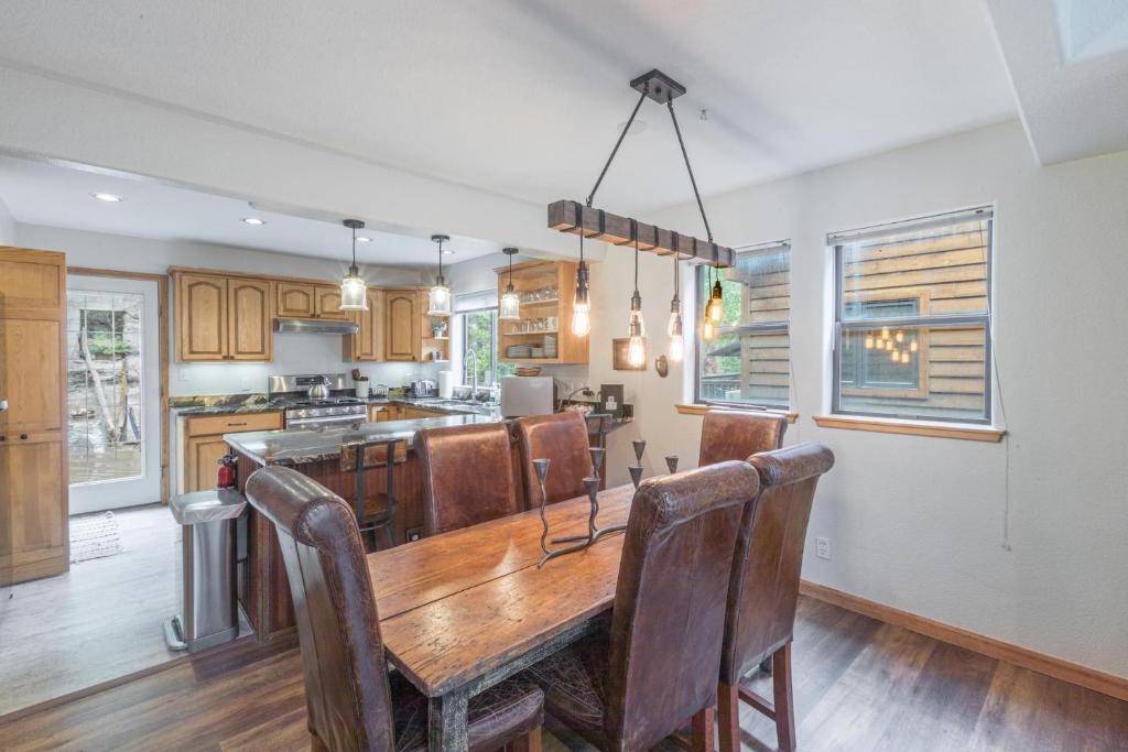 1486 Oak- Grandview photo 3