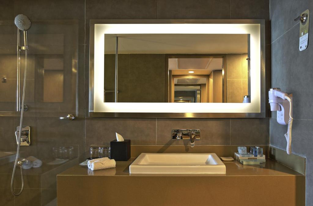 Двухместный (Lush Green View Higher Floor Room - Dinner - 2 Drinks Included), Novotel Chennai Sipcot - An AccorHotels Brand