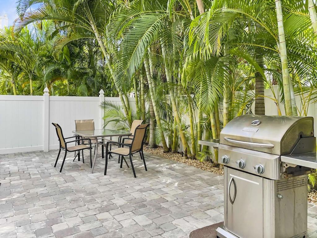 Spacious Updated Condo Just 2 Blocks to Siesta Key Beach photo 2
