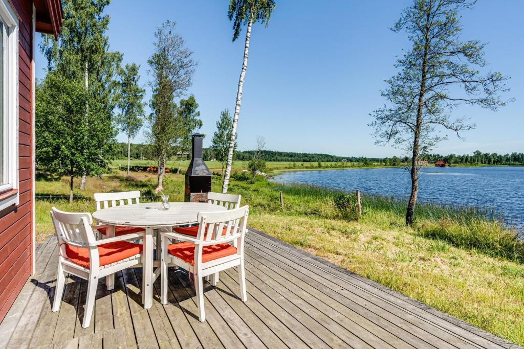 Cottage with lovely views of the lake Hangasjon photo 1
