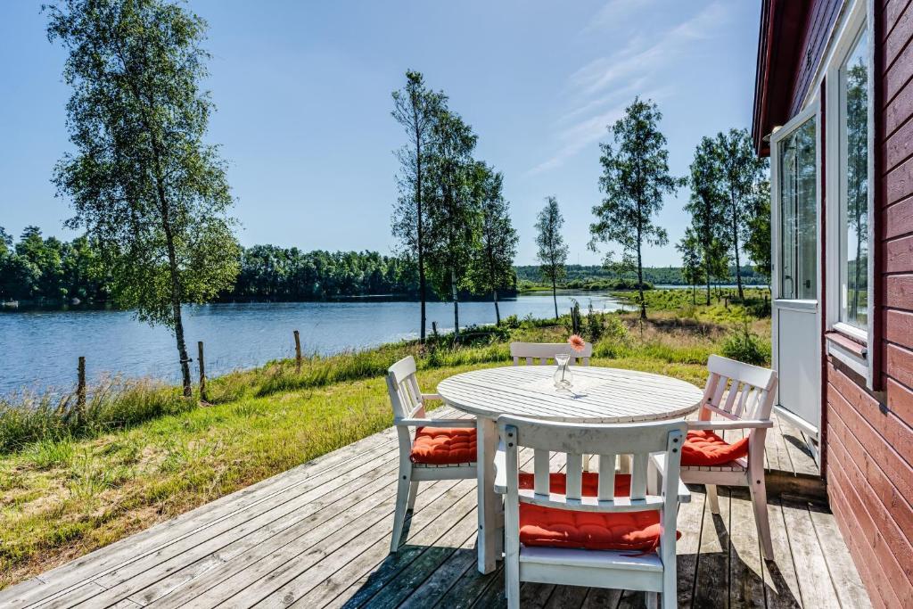 Cottage with lovely views of the lake Hangasjon photo 2