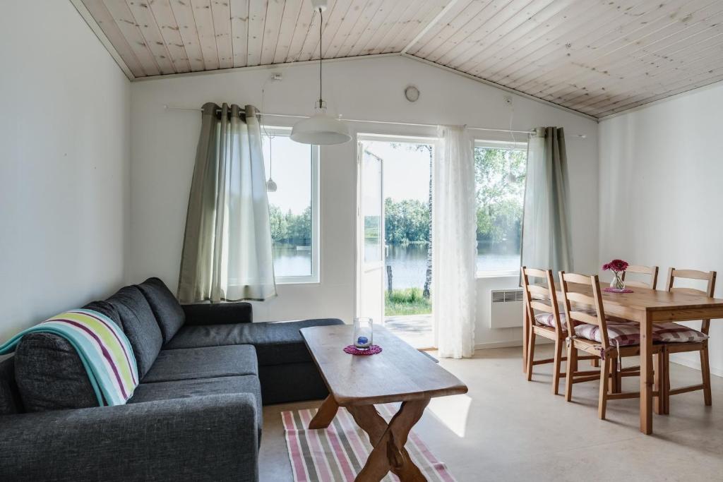 Holiday home with terrace and lake views photo 4