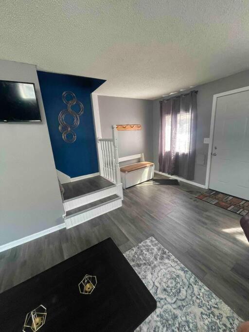 Comfortable 2 Bedroom Home in Historic Hibbing photo 3