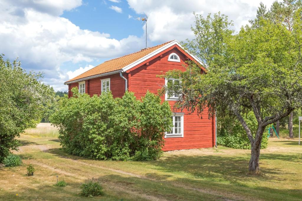 Cozy cottage with proximity to lake with jetty photo 1