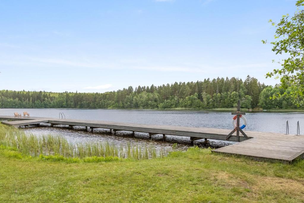 Cozy cottage with proximity to lake with jetty photo 2