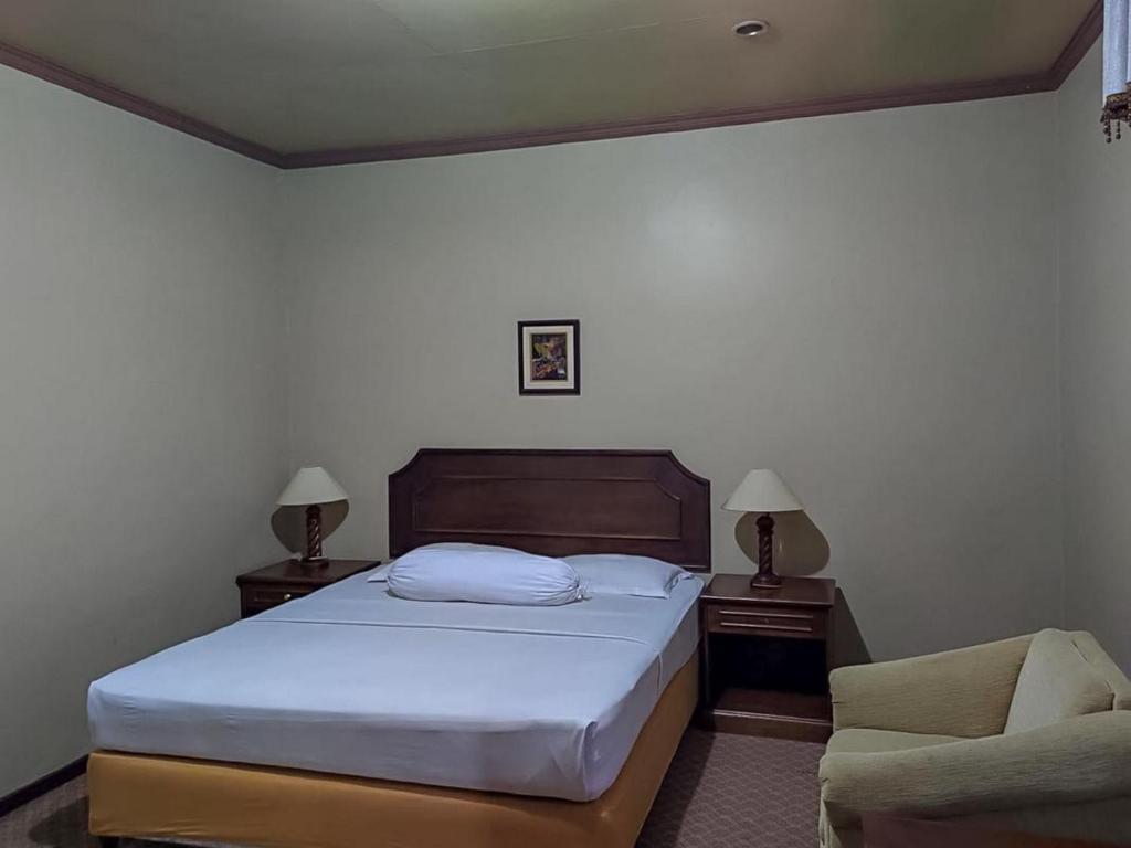 Hotel Indiana Syariah Mitra RedDoorz - Tap to explore photos