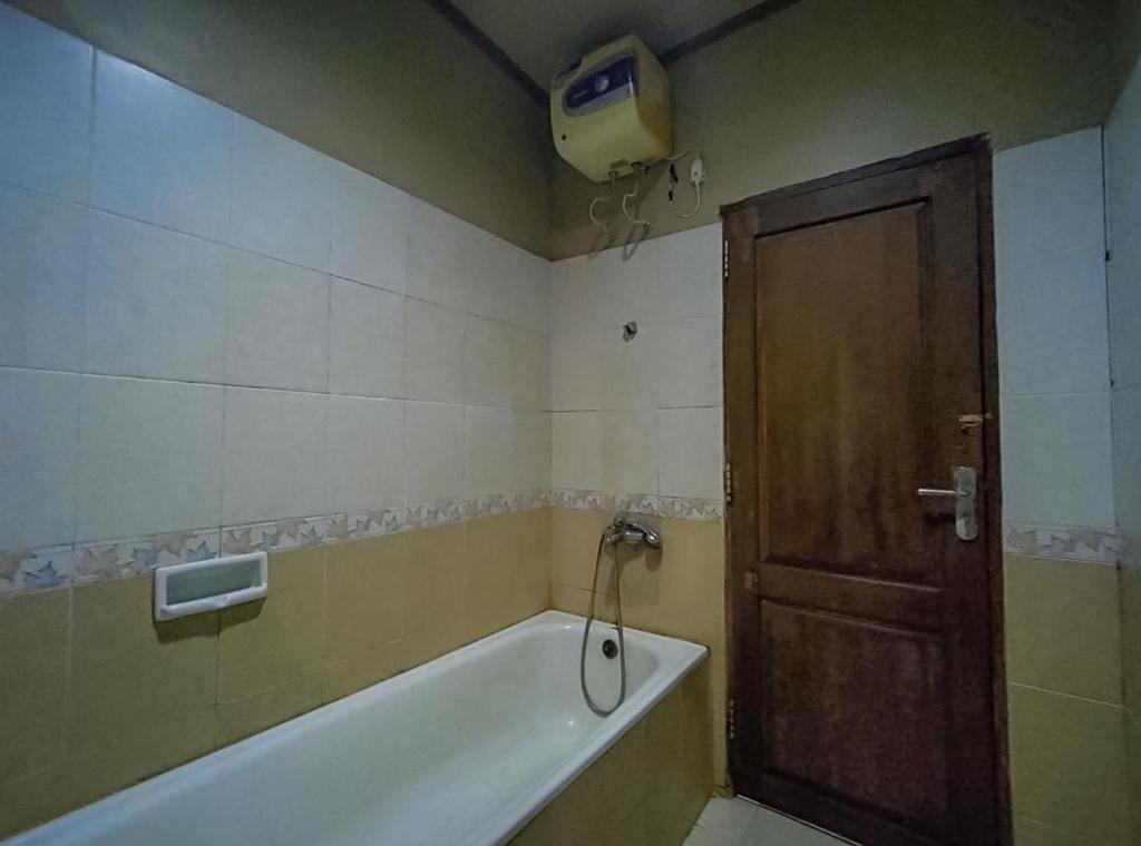Hotel Indiana Syariah Mitra RedDoorz - Tap to explore photos