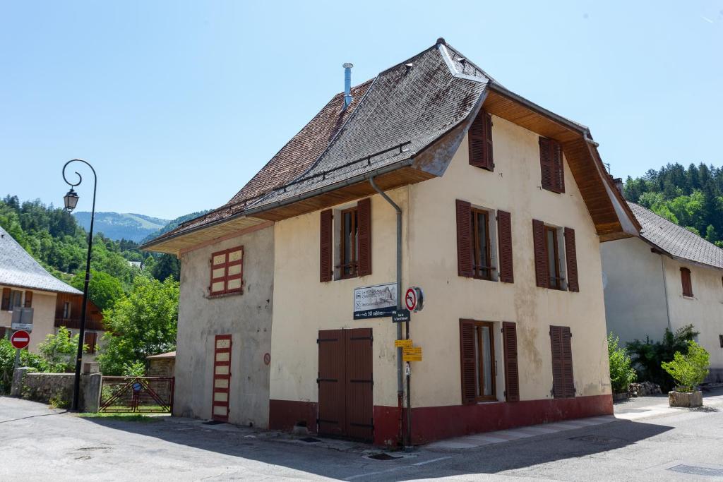 Maison de Village à St Pierre d'Entremont photo 1