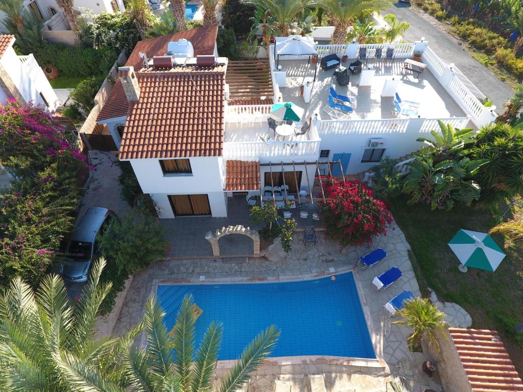 Lovely 7 bedroom villa photo 3