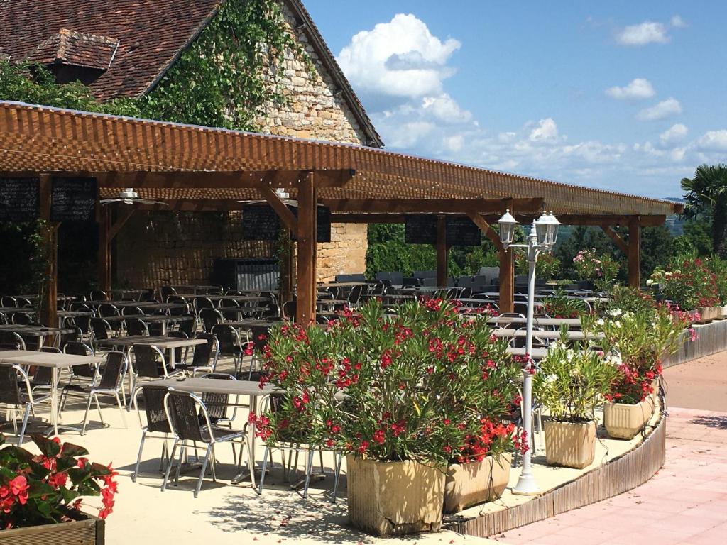 Hôtel Restaurant - Le Vieux Pigeonnier photo 2