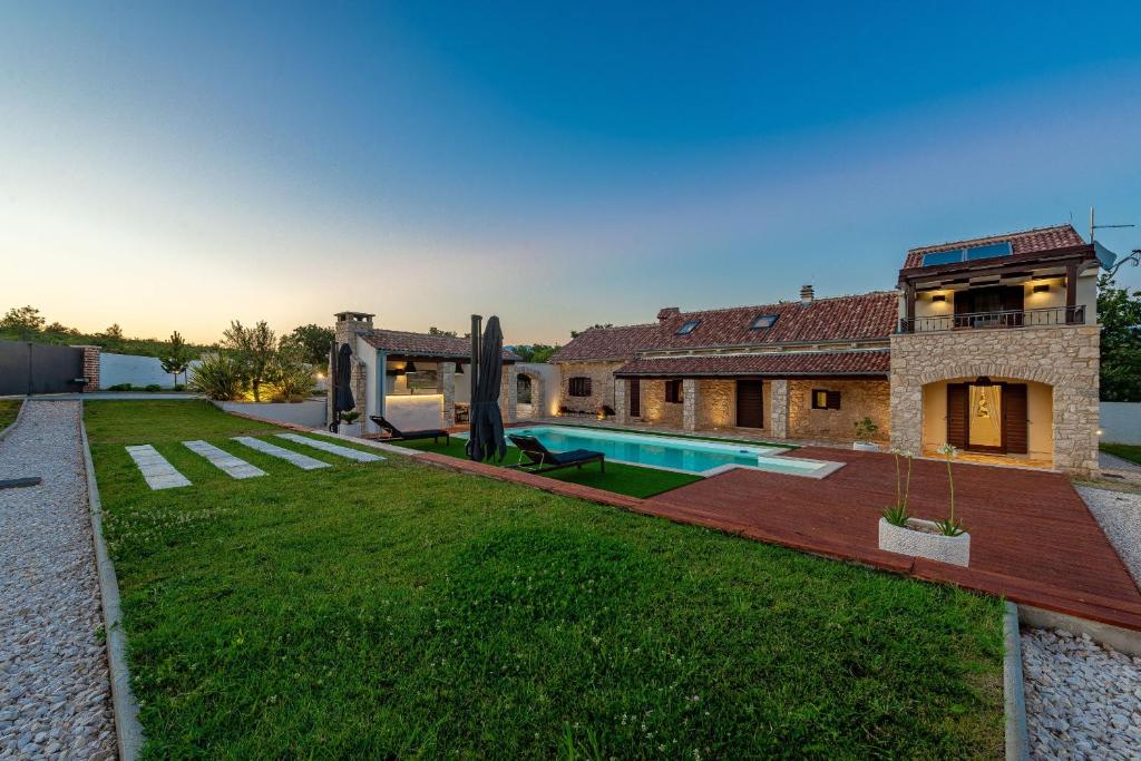 Villa Nikola photo 1