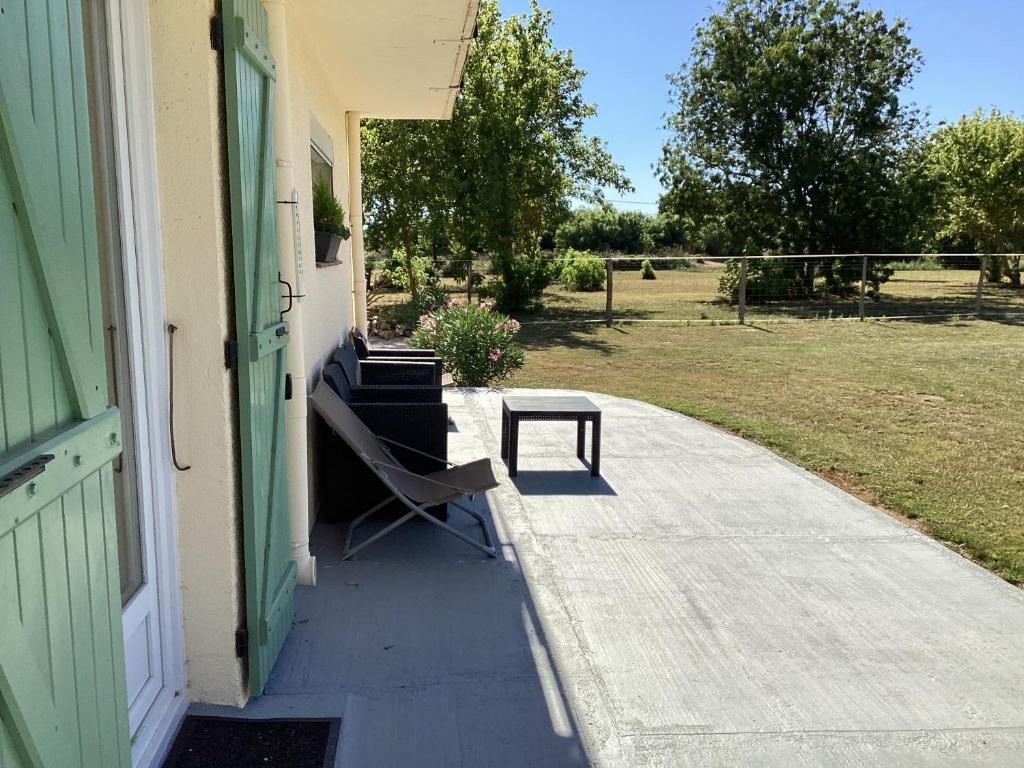 2 bedroom ground floor modern apartment 4km beach