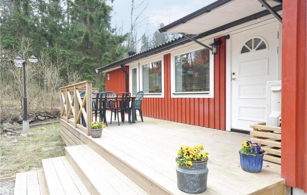 Awesome Home In Lilla Edet With 5 Bedrooms And Wifi photo 1